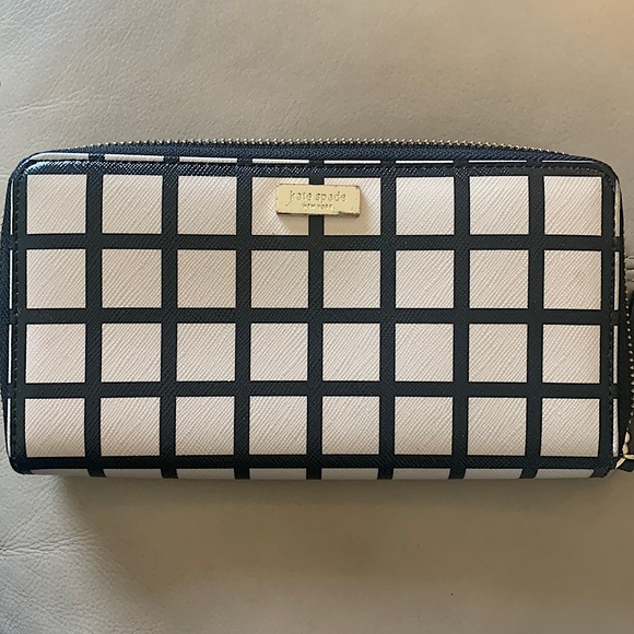 Kate Spade Wallet - Picture 1 of 7